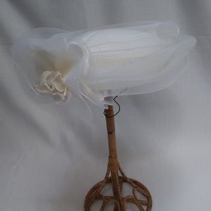Bellini New York Vintage '50s hat with flower